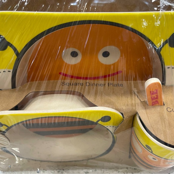 3/$20 Bamboo Ware Kids Dinnerwear Bumblebee Design, Eco-Friendly,Dishwasher safe - Picture 6 of 14